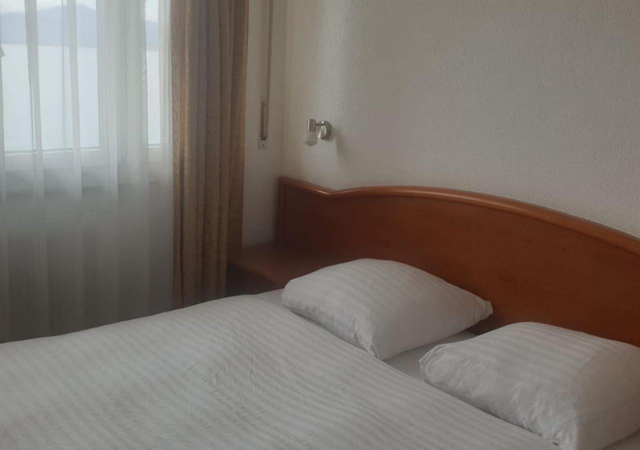 Hotel Du Quai Вильнёв Экстерьер фото