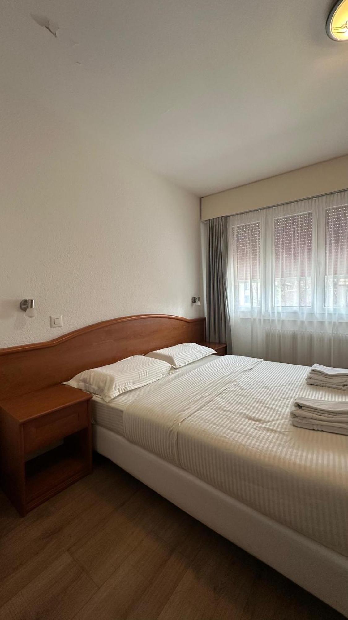 Hotel Du Quai Вильнёв Экстерьер фото
