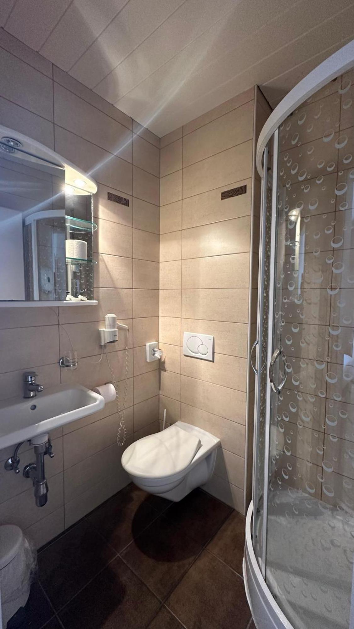 Hotel Du Quai Вильнёв Экстерьер фото