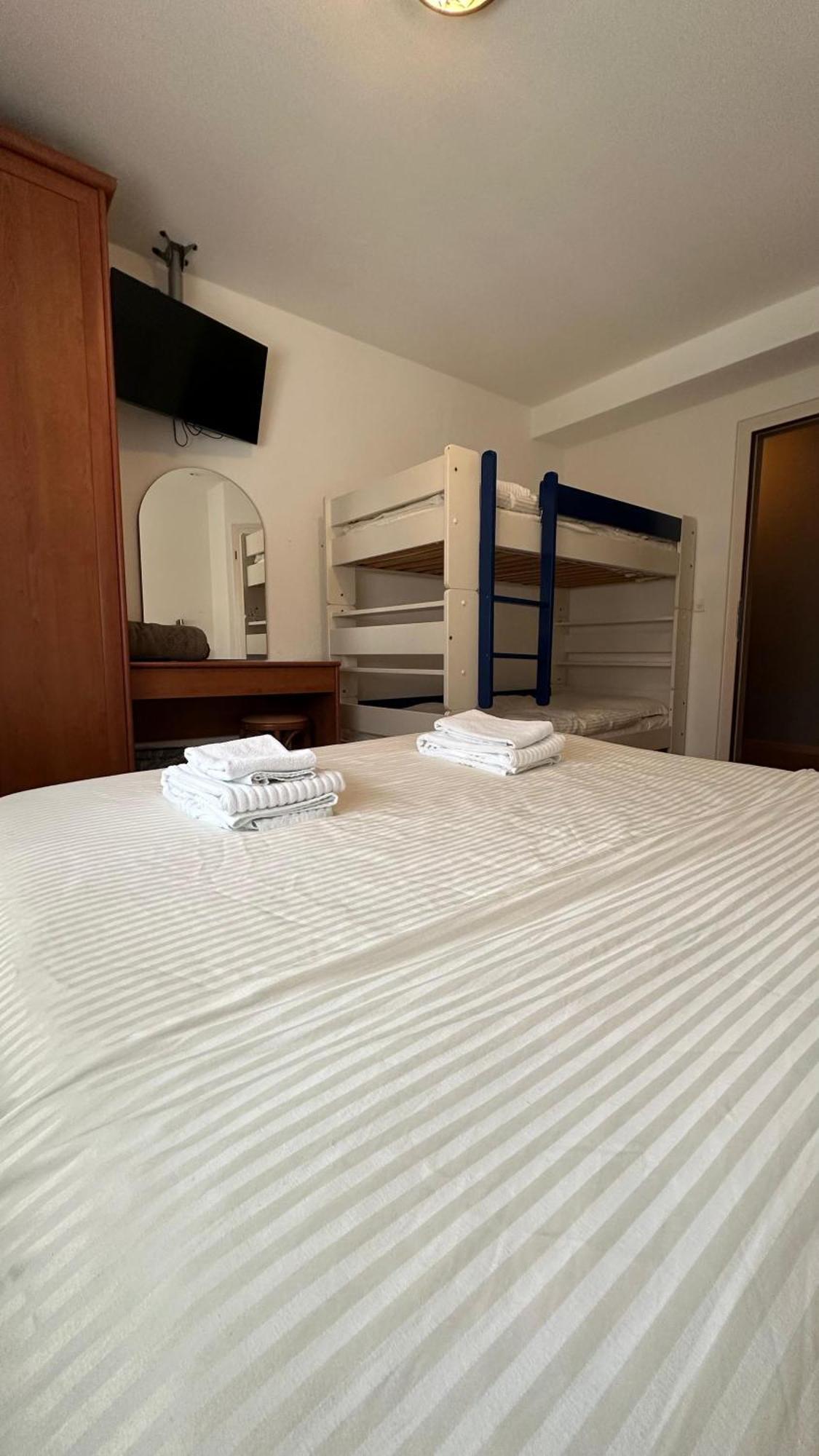 Hotel Du Quai Вильнёв Экстерьер фото