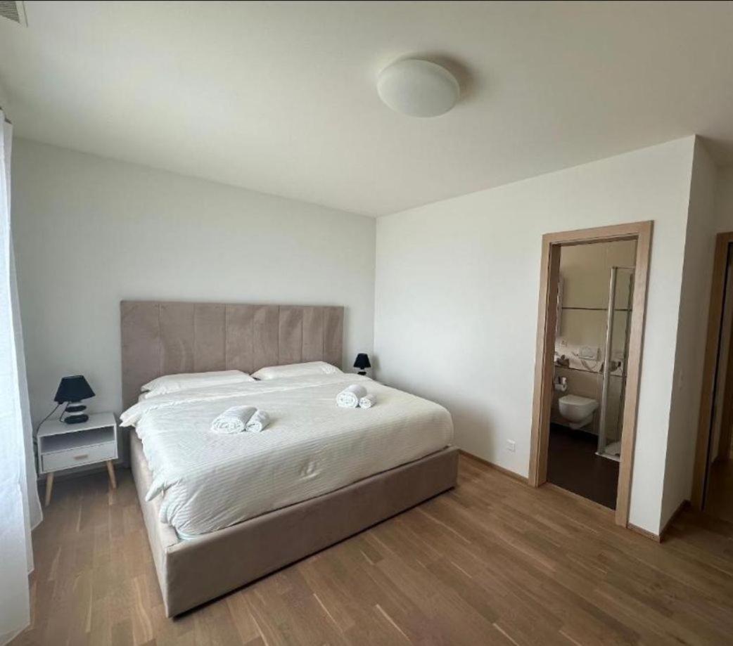 Hotel Du Quai Вильнёв Экстерьер фото