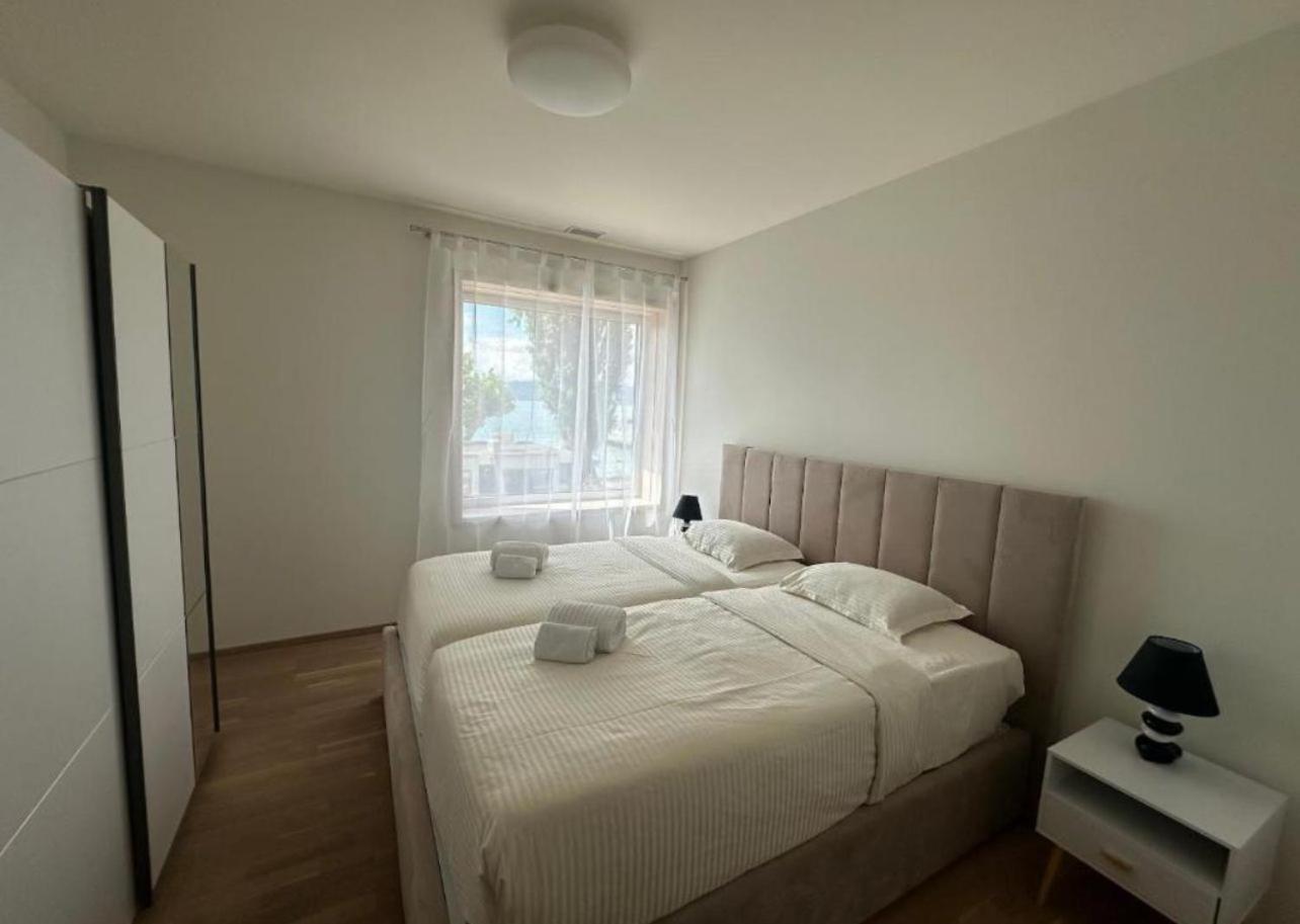 Hotel Du Quai Вильнёв Экстерьер фото